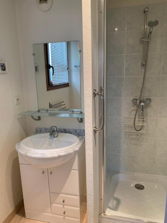 Appartement dans résidence avec piscine et parking Uzès Exterior foto